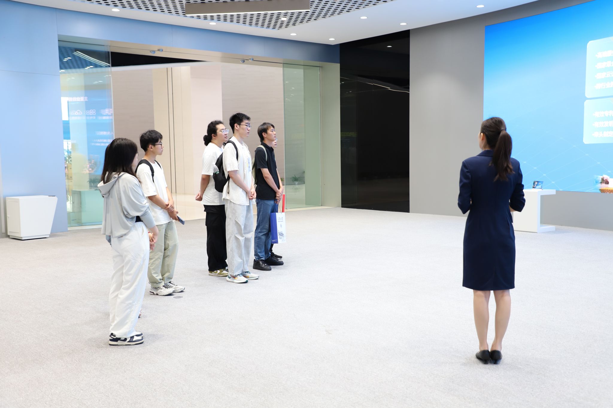 芯火相傳，浪潮之巔 微電子學(xué)院赴浪潮集團(tuán)開(kāi)展“祖國(guó)需要 天大志愿”就業(yè)行專項(xiàng)實(shí)踐活動(dòng)